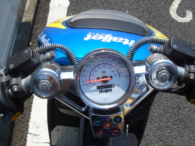 �C�^���W�F�b�g�E�h���b�N�X�^�[�T�O�@