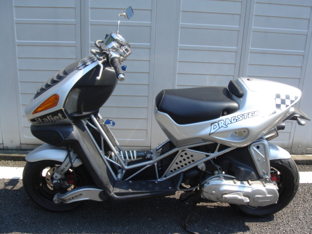 �C�^���W�F�b�g�E�h���b�N�X�^�[�T�O