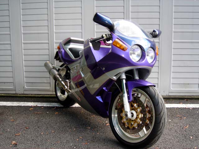 �r���[�^�[�x�a�P�O�@�f�B�G�V�[��