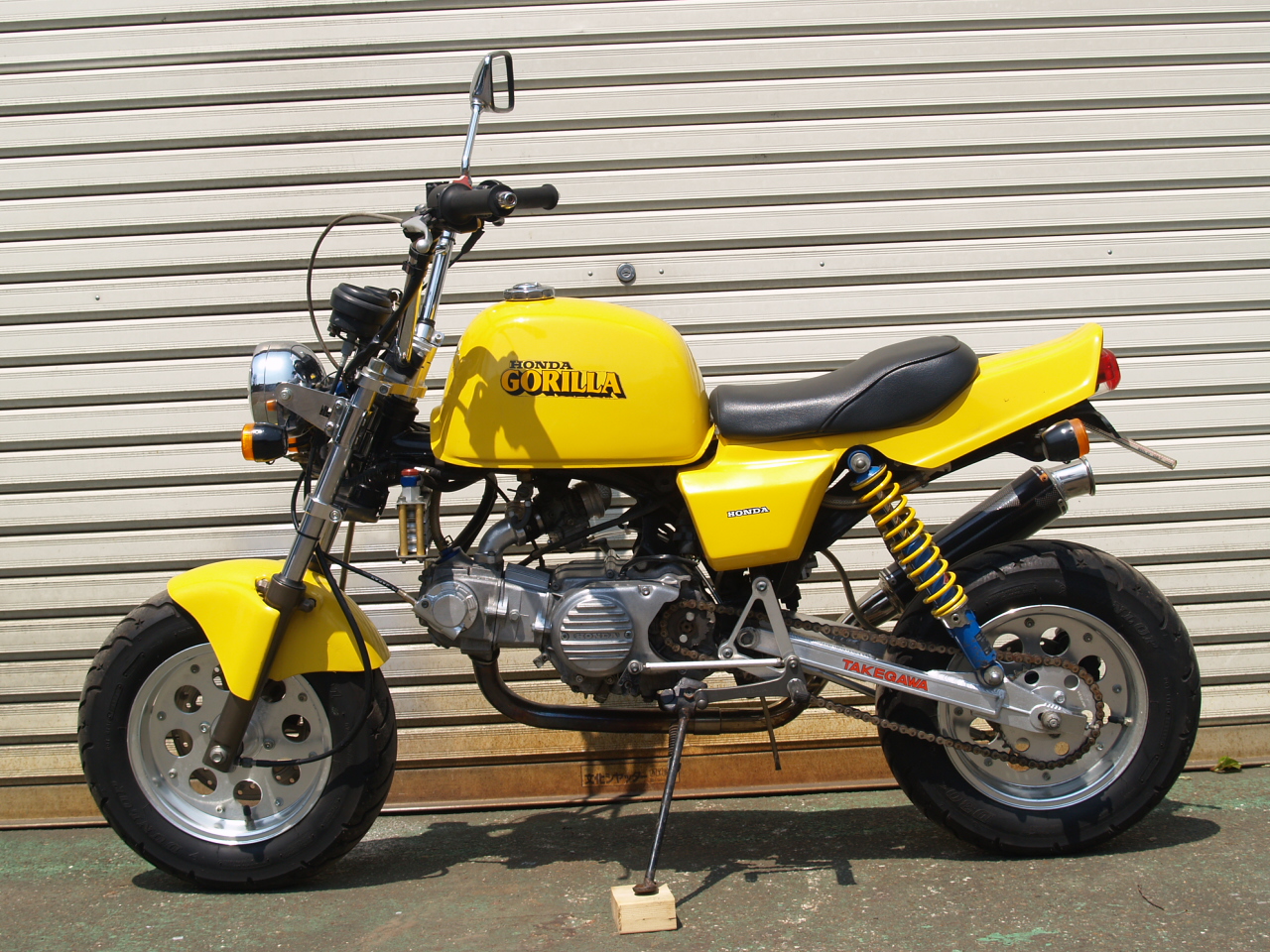 �S�������W�W�����{�T���e/�q�f�B�X�N�a�j